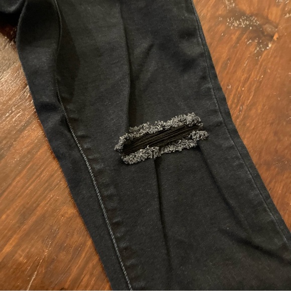 Black Jeans Rock and Republic Skinny Distressed Size 2 - Picture 3 of 10